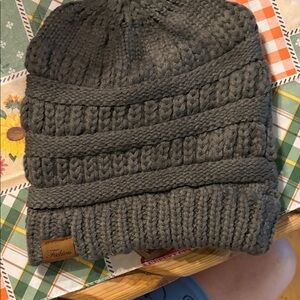 Women’s Grey knit beanie